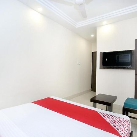 Oyo 12354 Hotel Sangreela Amritsar Exterior foto