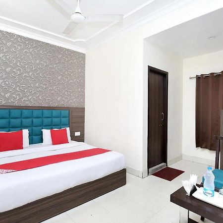 Oyo 12354 Hotel Sangreela Amritsar Exterior foto